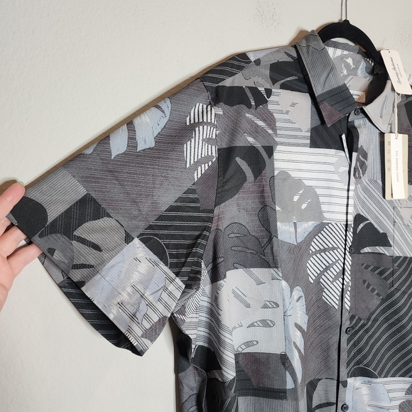 NWT Tommy Bahama Coast Patchwork Palms Grey Short Sleeve Button Shirt XXL - Picture 2 of 16